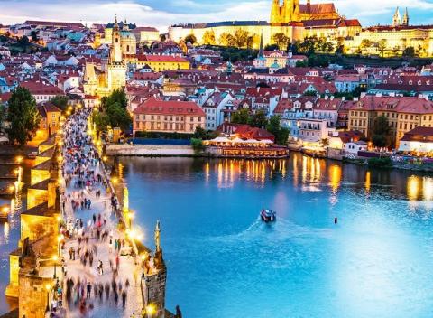 Vyberte sa do najnavštevovanejšieho mesta Európy, do Prahy. Pobyt s raňajkami v hoteli Luník*** v centre mesta, dieťa do 6 r. zadarmo.