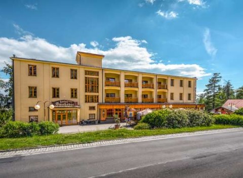 Dovolenka v centre Tatier v Hoteli Smokovec *** s polpenziou a wellness alebo plnou penziou.