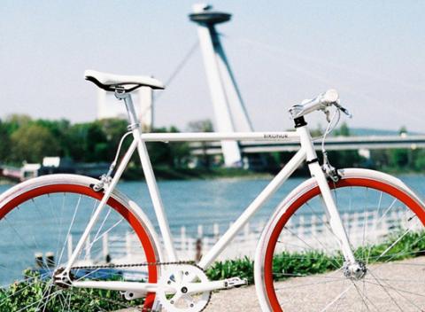 Chcete sa dopraviť do práce či za priateľmi ekologicky a zadarmo? Prepravujte sa štýlovo na mestských bicykloch Bikonur. 