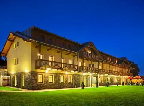 Oddych a športové aktivity v malebnej prírode južných Čiech na brehu jazera Lipno. Pobyt v hoteli Resort Relax**** s polpenziou.