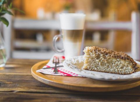 Fantastický a chutný špaldový ovocný koláč. Navštívte Raňajkáreň Rozprávku v kúzelnej Uličke remesiel a pochutnajte si na domácich mňamkách. 