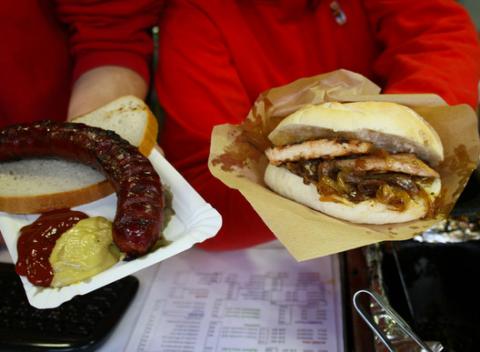 Skvelé vianočné trhy Doprajte si pečenú klobásku či vianočný punč 