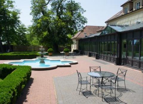 Romantická dovolenka v kaštieli s anglickým nádychom v Moste pri Bratislave. Pobyt s wellness a raňajkami v Klube RVS.