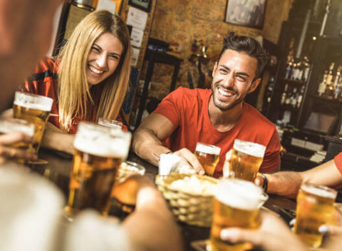 Ochutnajte pivo Bakalář a k tomu nakladaný syr encián, utopenec alebo paštétu v pivárni Lajko.