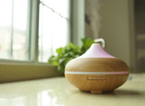 Dizajnové difuzéry, ktoré rozvoňajú, zvlhčia a spríjemnia atmosféru v celom vašom byte.