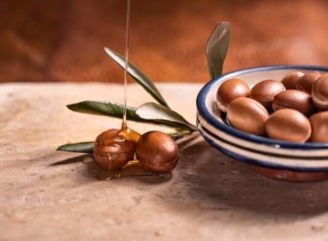 Bio panenský 100 % arganový olej s damašskou ružou priamo z Maroka.