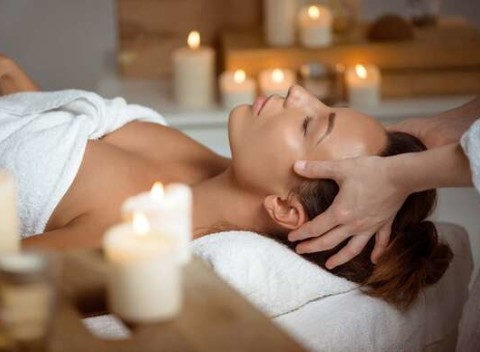 Profesionálne kúry pre hĺbkovú starostlivosť o vašu pleť. Doprajte pleti prebudenie a osvieženie.