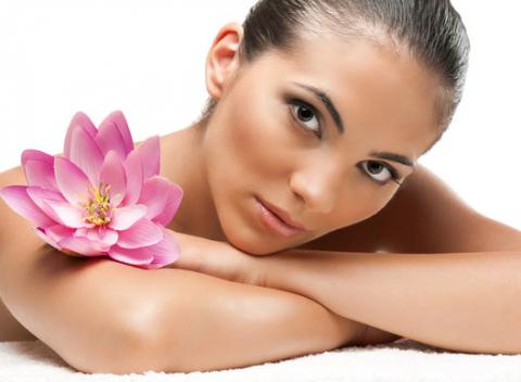 Kompletné ošetrenie pleti kozmetikou Skeyndor alebo Germaine de Capuccini‎. Užite si starostlivosť o váš vzhľad spolu s relaxačnou masážou.