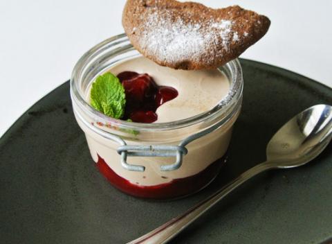 Neodolateľná ponuka pre naozajstných gurmánov. Vychutnajte si výnimočné a luxusné päťchodové menu pre 2 osoby v reštaurácii Krusalon. 