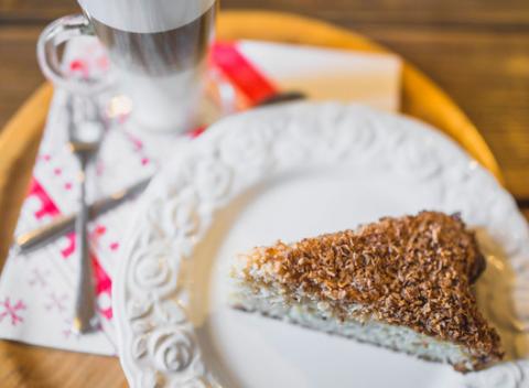 Navštívte Raňajkáreň Rozprávku v kúzelnej Uličke remesiel a pochutnajte si na domácich mňamkách - koláčik s voňavou kávou či horúcim čajom.