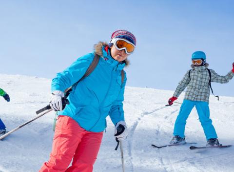 Poriadne obliecť, navoskovať lyže a zatiahnuť viazanie.  Štvorhodinová zábava pre dospelých aj deti so skipasmi v Jasenskej doline. 