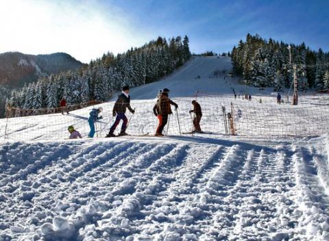 Skipass alebo jazda na bobovej dráhe vo FUN PARK Žiarce. Lyžovanie v rodinnej atmosfére bez dlhých radov a čakania. 