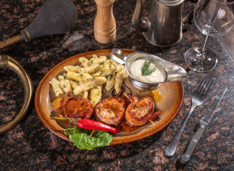 Panenka v oravskej slaninke v Grand Mothers Slovak Pub pod Michalskou bránou.