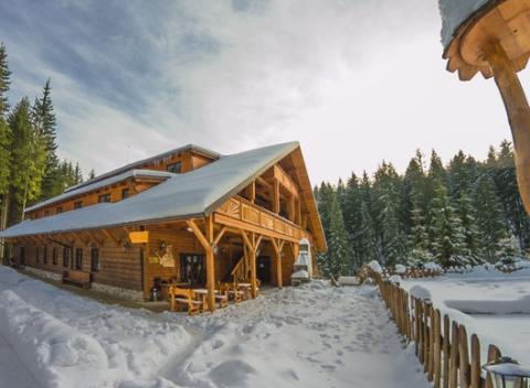 Rozprávková zima v Beskydách pre celú rodinu! Wellness hotel Ondrášův dvůr**** s voľným vstupom do najväčšieho Thermal parku na Morave. 