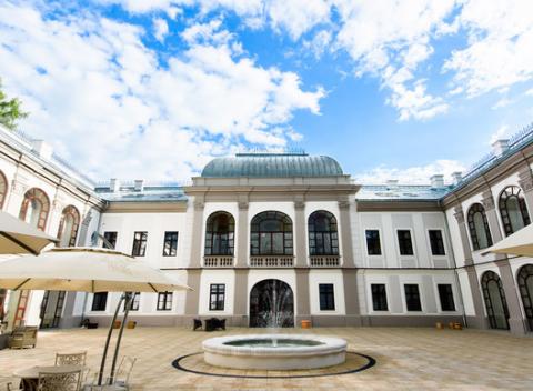 Zimná rozprávka pre dvoch v romantickom historickom kaštieli s kráľovským wellness a honosnou polpenziou v Gino Park Palace****. 