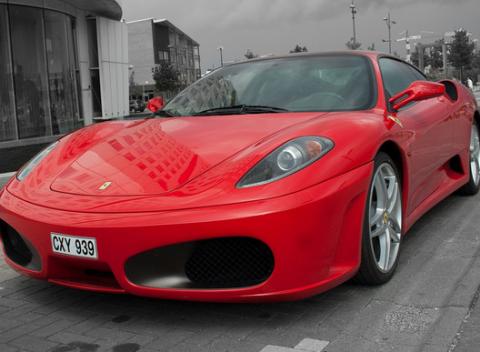 Jazda v nadupaných superšportoch Lamborghini, Ferrari, Maserati alebo Porsche. Zošliapnite pedál jedného z najluxusnejších superšportov.