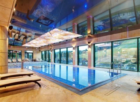 Dovolenka plná wellness a skvelého jedla v nádhernom horskom prostredí pri kúpeľnom mestečku Krynica-Zdrój s ubytovaním v hoteli Pegaz****.