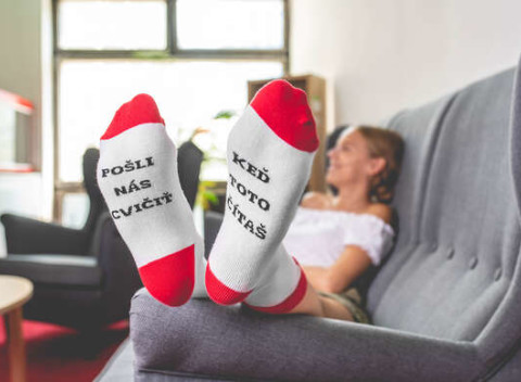 Vtipné slovenské ponožky s originálnymi nápismi vyrobené z kvalitného materiálu.