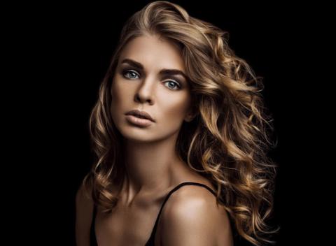 Aj v zime môžu byť vlasy krásne a plné života. Nechajte svoju korunu zažiariť vďaka vlasovým balíčkom v novootvorenom kaderníctve Lusinda. 