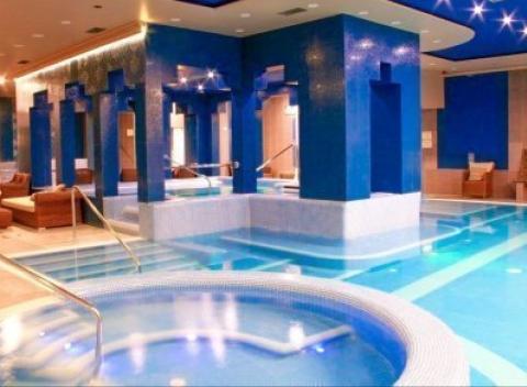 Luxusná dovolenka v kúpeľnom meste Györ. Rodinný pobyt v 4* Hoteli Capitulum, raňajky či polpenzia, neobmedzený wellness, vstup do termálov.