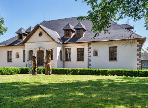 Renesančný pobyt v historickom kaštieli Benice. Romantický pobyt s polpenziou pre dvoch a 1 dieťa do 12 rokov zdarma.