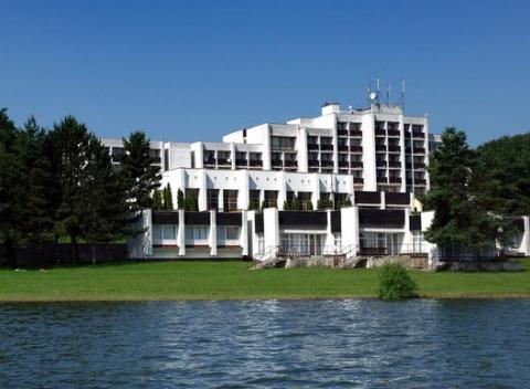 Uvoľnite svoju myseľ a telo a preneste sa do oázy pokoja. Víkendový wellness pobyt s plnou penziou v hoteli Granit Zemplínska Šírava.  