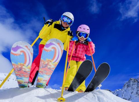 4-hodinový skipas pre jednu osobu alebo 4-hodinový rodinný skipas. Odštartujte zimnú sezónu lyžovačkou v lyžiarskom stredisku Šachtičky. 