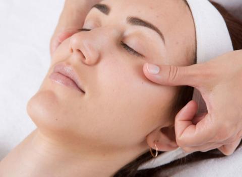 Kozmetický salón Laurentis má pre vás pripravenú výnimočnú starostlivosť, intenzívnu dávku minerálov pre posilnenie vašej pokožky.  