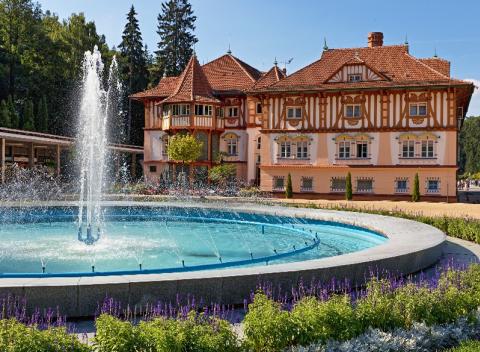 Doprajte si zaslúžený oddych a spoznajte očarujúce Luhačovice. Jarná dovolenka pre dvoch s ubytovaním v  útulnom Penzióne Růža***. 