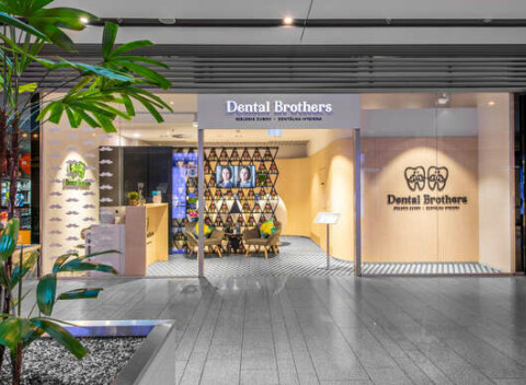 Krásne a zdravé zuby na počkanie – bielenie zubov do Dental Brothers.