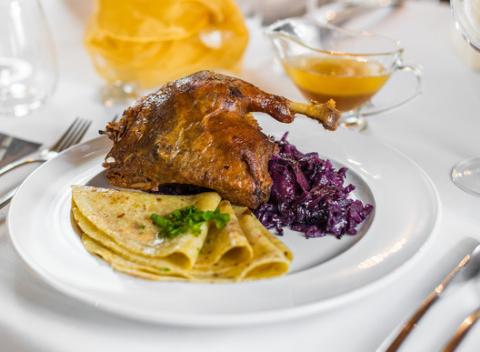 Kačacie hody v hoteli Hradná Brána****. Kompletné menu pre 1, 2 alebo 4 osoby v krásnom prostredí priamo pod hradom Devín.