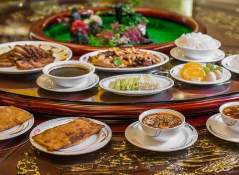 Zažite atmosféru čínskej kultúry s vašimi priateľmi pri 3-chodovom menu s pekingskou kačicou v najstaršej čínskej reštaurácii na Slovensku.