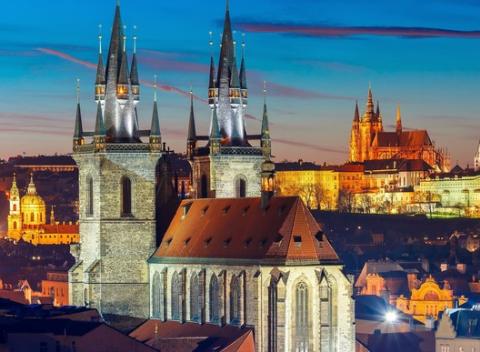 Predvianočná Praha ponúka množstvo lákadiel. Využite zľavu na pobyt vo Wellness hoteli Step**** s raňajkami a vstupom do vodného sveta.