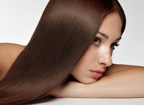 Deň je hneď krajší, keď je krásny váš účes. Pánsky alebo dámsky strih s vlasovou regeneračnou kúrou pre v Salóne Profi Štúdio.  