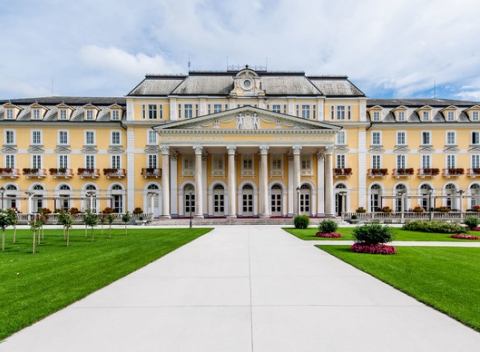 Doprajte si oddych v Grand Hotel Rogaška v srdci kúpeľného mestečka Rogaška Slatina, známom pre svoje minerálne pramene a prírodnú krásu.