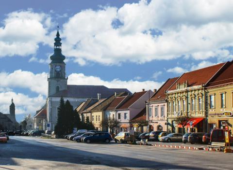 Malebné vinárske mestečko Modra na úpätí krásnych Karpát je najkrajšie v zime. Pobyt pre dvoch s wellness a bowlingom v Penzión Clube M.K.M.