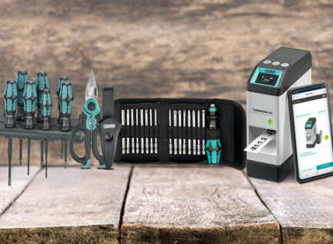 Sada skrutkovačov, elektrikárske nožnice alebo mobilná tlačiareň.