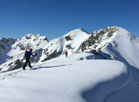 Vyskúšajte skialpinizmus pod dohľadom horského sprievodcu s kompletným vybavením vo Veľkej Fatre.