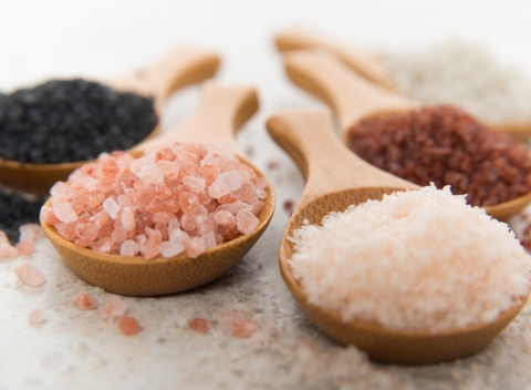 Himalájska soľ-zlato z oblasti Himaláji. Krásne ružová, netypická čierna či klasická biela, omnoho zdravšia a prospešnejšia pre organizmus.