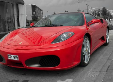 Jazda v nadupaných superšportoch Lamborghini, Ferrari, Maserati alebo Porsche. Zošliapnite pedál jedného z najluxusnejších superšportov. 