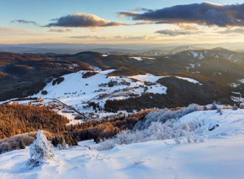 Skvelá dovolenka v zasnežených horách na Donovaloch s ubytovaním pre tri osoby v apartmánovom dome Šafran pri lyžiarskom svahu Nová hoľa.