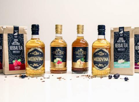 Voňavá medovina na zahriatie, teplý čajík z byliniek zbieraných na lúkach a sirupy z bobúľ vyberaných ovocí. Spríjemnite si zimné večery. 