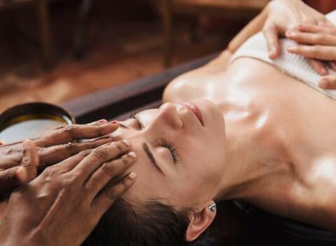 Relaxačné masáže pre pohodu vášho tela aj mysle. Doprajte tento zážitok sebe alebo svojim blízkym.