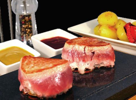 Poďte poštekliť svoje chuťové poháriky do reštaurácie Bašta. Bravčová panenka na horúcom kameni alebo hovädzí steak s prílohou.