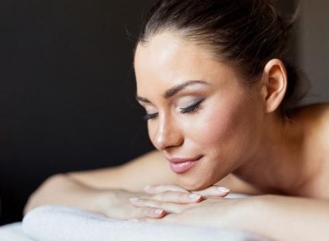 Zbavte sa stresu, objavte relax a povzbudenie - takto sa dá charakterizovať masáž robená špeciálnym čokoládovým masážnym olejom. 