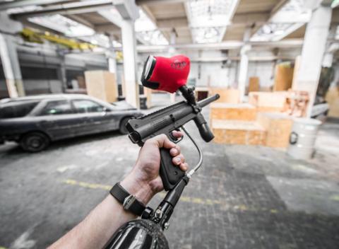 3 hodiny paintballu v celoplošne krytej hale s množstvom efektov. Odreagujte sa s priateľmi zábavou s efektami v štýle Counter Strike.