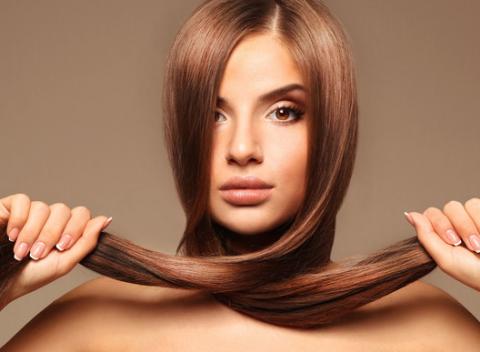 Majte aj vy krásne a zdravé vlasy plné lesku. Hĺbková regeneračná kúra pre rekonštrukciu poškodených vlasov od LOreal professionel. 