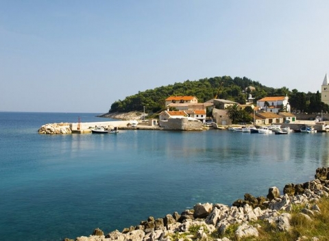 Vychutnajte si nerušenú dovolenku za upokojujúceho šumu morských vĺn. Pobyt s raňajkami v Hoteli Sveti Križ**** na ostrove Čiovo-Chorvátsko.