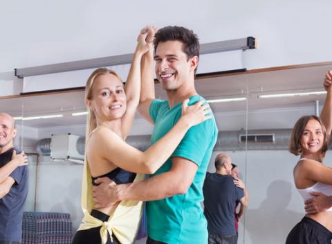 Ženy milujú tanec a snívajú o chvíli, keď ich pozvete do tanca. Ak ste na to doteraz nemali čas, tak valentínsky tanečný kurz je tu pre vás.