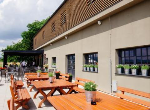 Vďaka štýlovej atmosfére je Penzión a Bar na letisku v Trenčíne ideálnym miestom na nové zážitky.